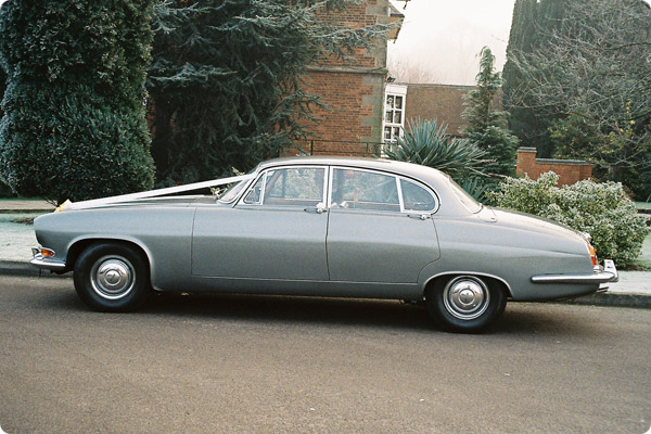Jaguar Mk 10 in silver grey