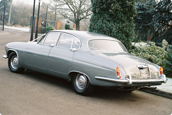 Jaguar Mk 10 in silver grey rear view
