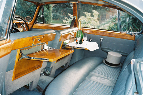 Jaguar Mk 10 in silver grey interior